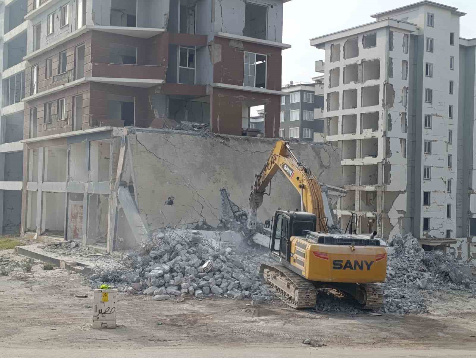 kahramanmarasta agir hasarli binalarin yikiminda sona gelindi 1