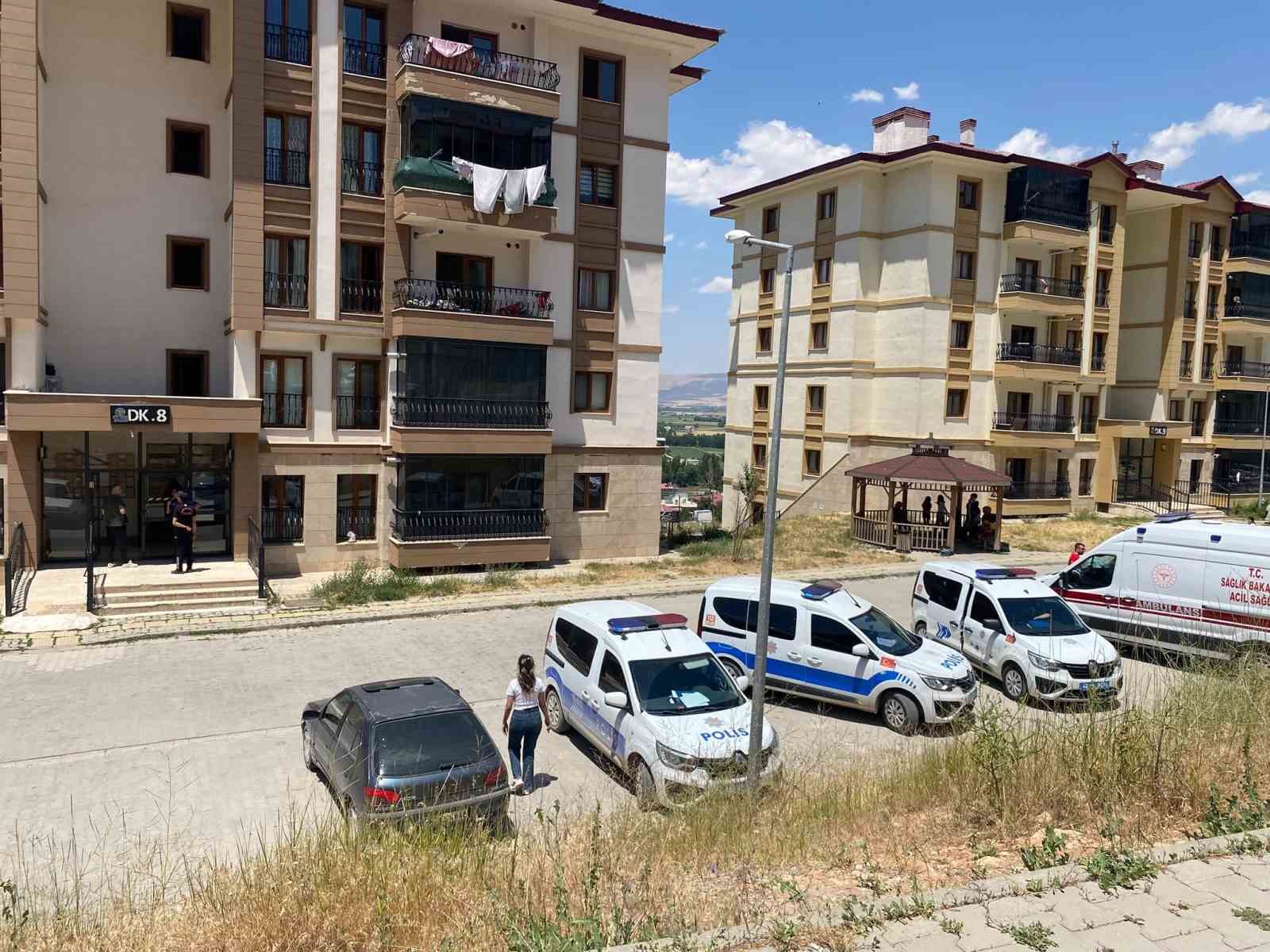 kahramanmarasta anne ve babasini evde rehin aldigi iddiasi ekipleri alarma gecirdi 0 IDCBgSWy