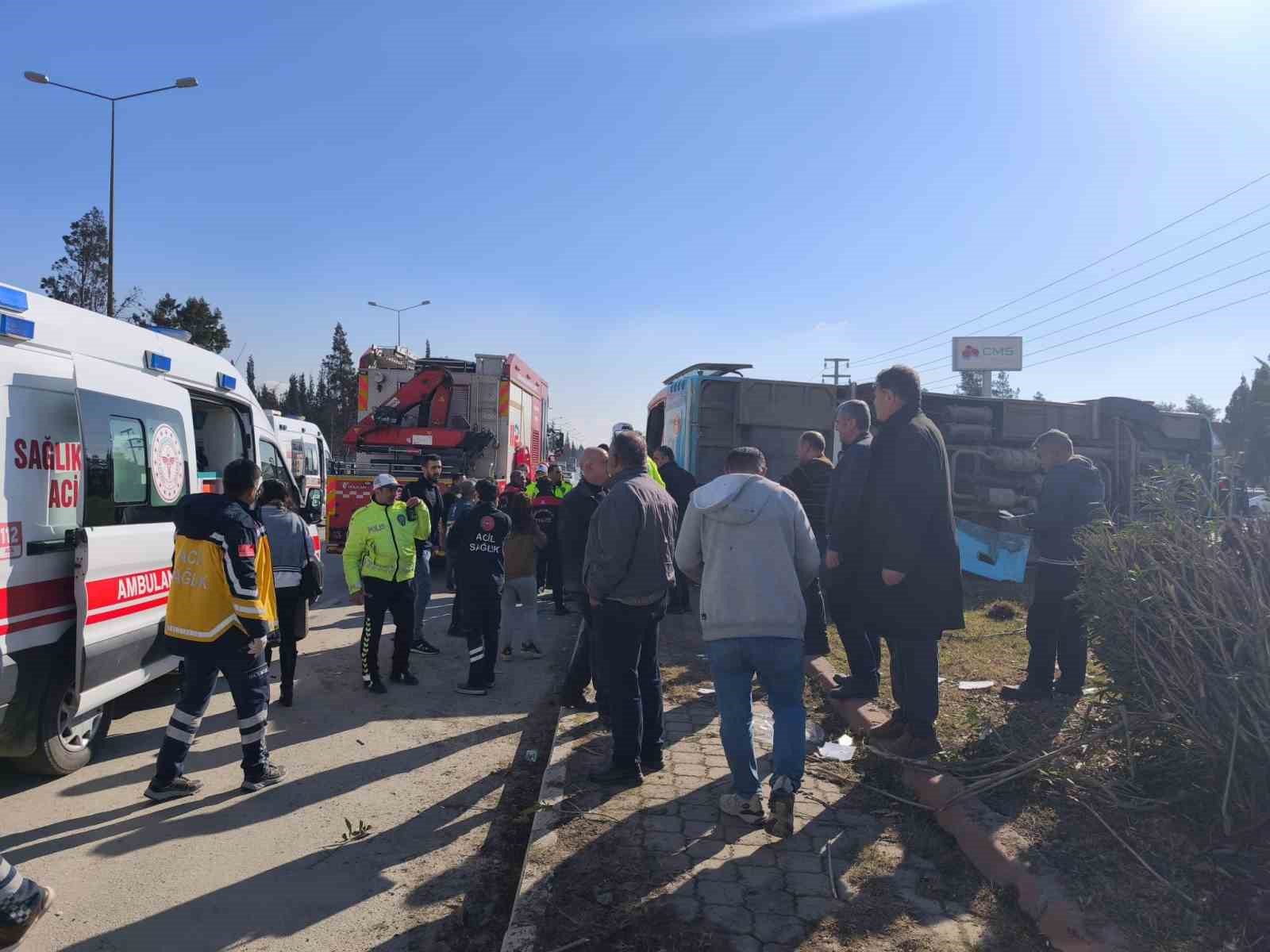 kahramanmarasta aracin carptigi halk otobusu devrildi 13 yarali 2 Fg9RItQg