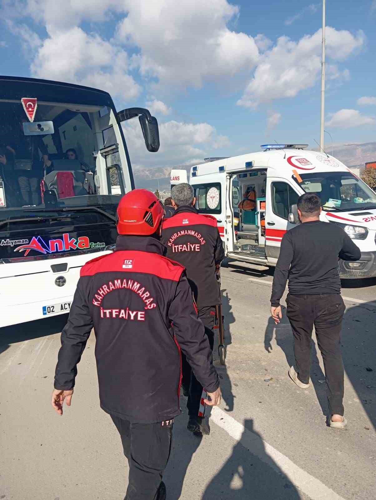 kahramanmarasta aracin carptigi halk otobusu devrildi 13 yarali 3 QB7cDqlN