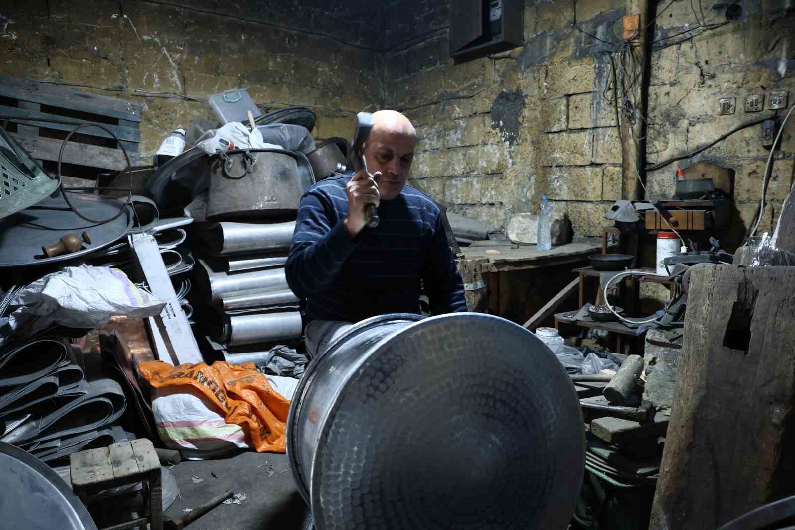 kahramanmarasta bakir ustalarinin cekic sesleri asirlik carsida h l yankilaniyor 0 vPpAknKP