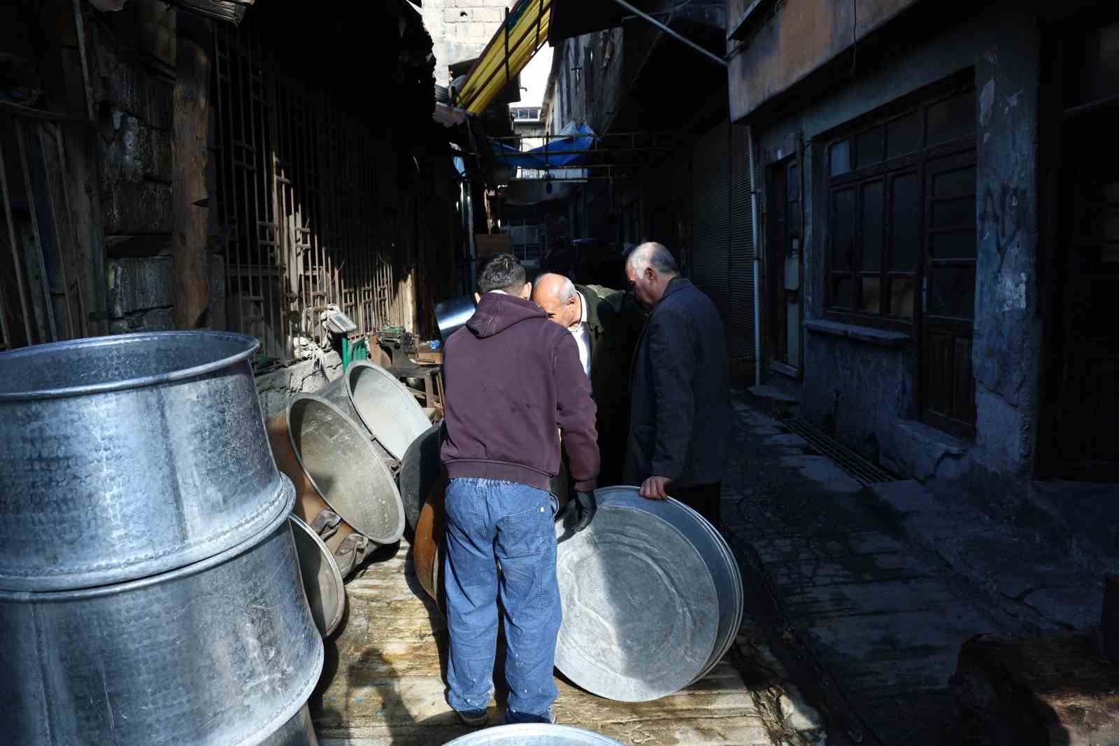 kahramanmarasta bakir ustalarinin cekic sesleri asirlik carsida h l yankilaniyor 4