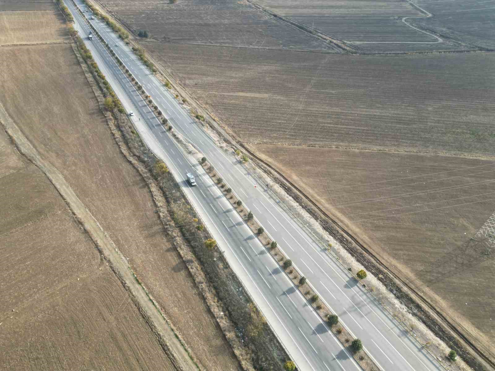 kahramanmarasta depremde 7 metre kayan yol dikkat cekiyor 1 w5mEDb4a
