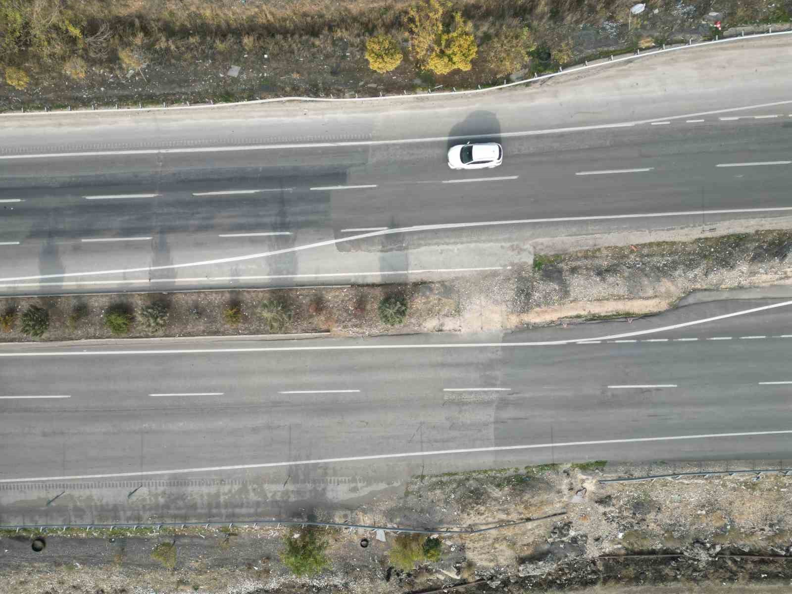 kahramanmarasta depremde 7 metre kayan yol dikkat cekiyor 3 PAnks7sR