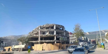 kahramanmarasta-depremde-hasar-alan-is-merkezi-yikildi-w8XH7LwQ.jpg