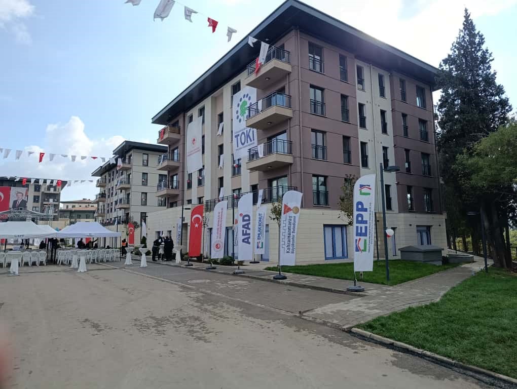 kahramanmarasta depremzedeler bir bir evlerine kavusuyor 5 OBlv57me