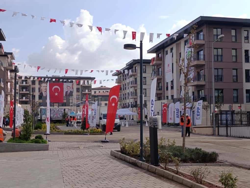 kahramanmarasta depremzedeler bir bir evlerine kavusuyor 6