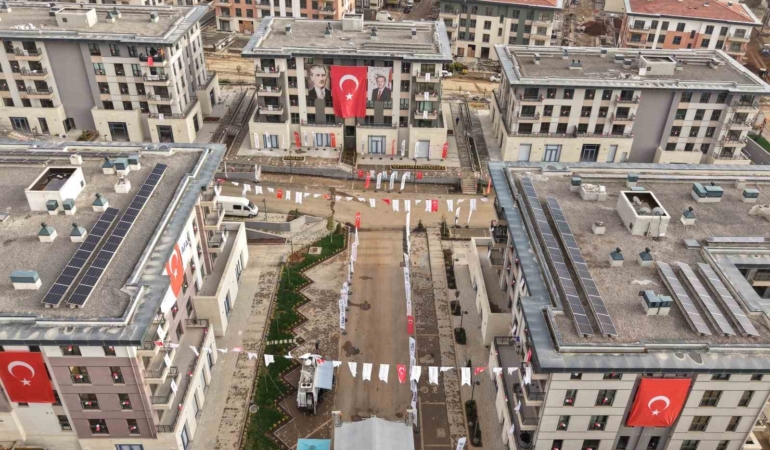 kahramanmarasta-depremzedeler-bir-bir-evlerine-kavusuyor-mAjNwjbH.jpg