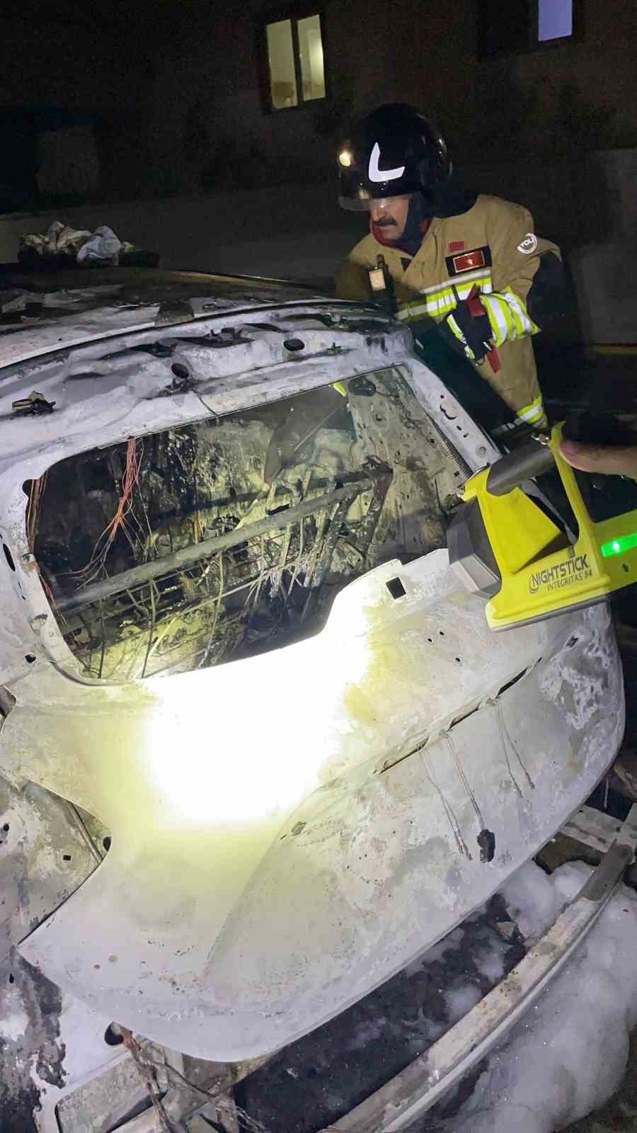 Kahramanmaraş’ta elektrikli otomobil alev alev yandı 7 kahramanmarasta elektrikli otomobil alev alev yandi 3