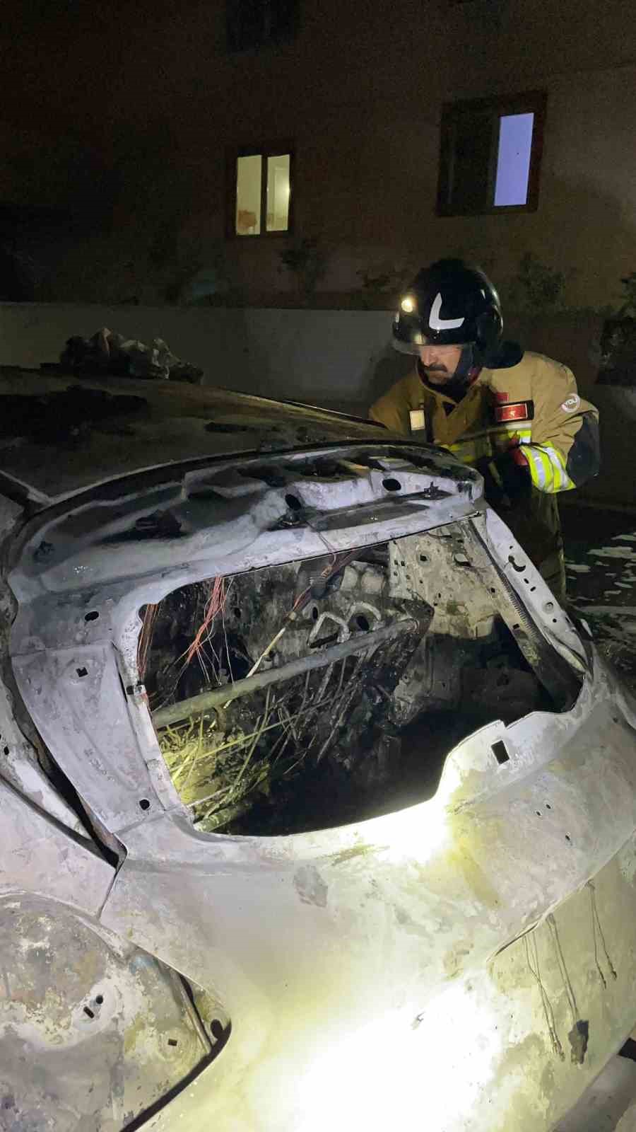 Kahramanmaraş’ta elektrikli otomobil alev alev yandı 8 kahramanmarasta elektrikli otomobil alev alev yandi 4 haH5w6Ac