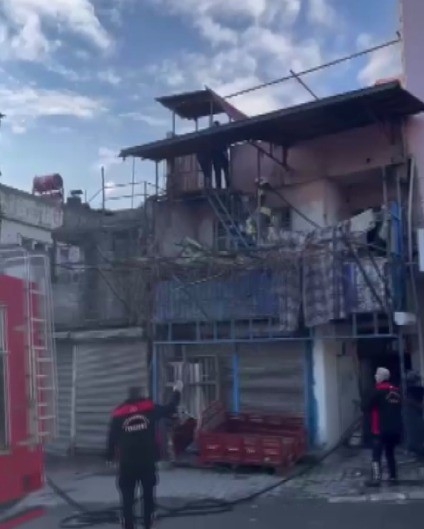 Kahramanmaraş’ta ikamet ve depo yangını 5 kahramanmarasta ikamet ve depo yangini 1 EciW1EXY
