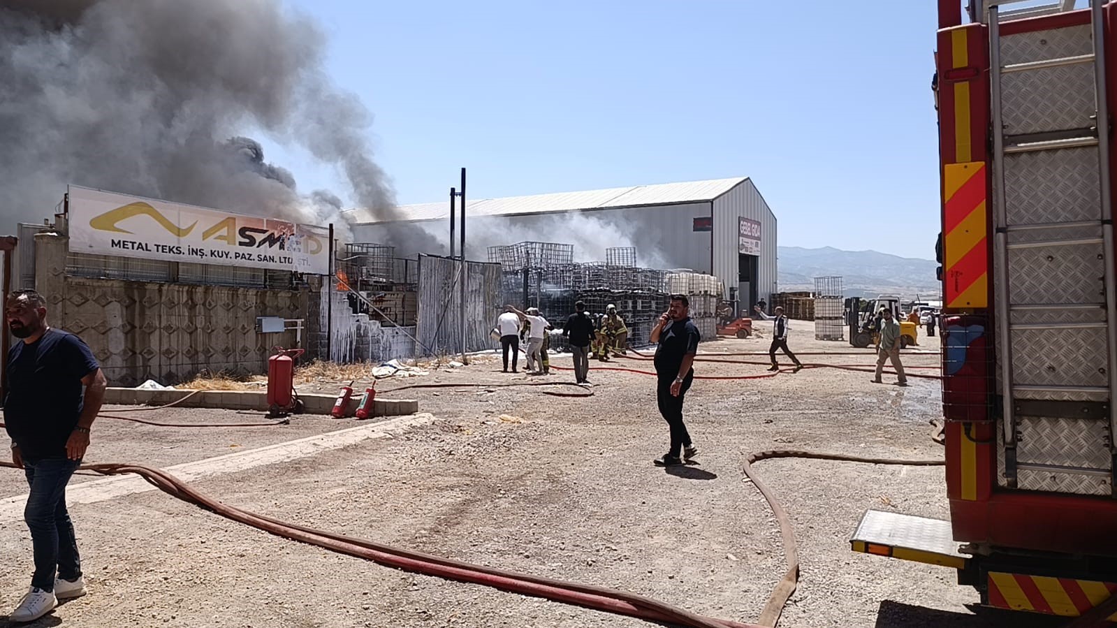Kahramanmaraş’ta iş yeri yangını 4 kahramanmarasta is yeri yangini 0 2c4bdWE2
