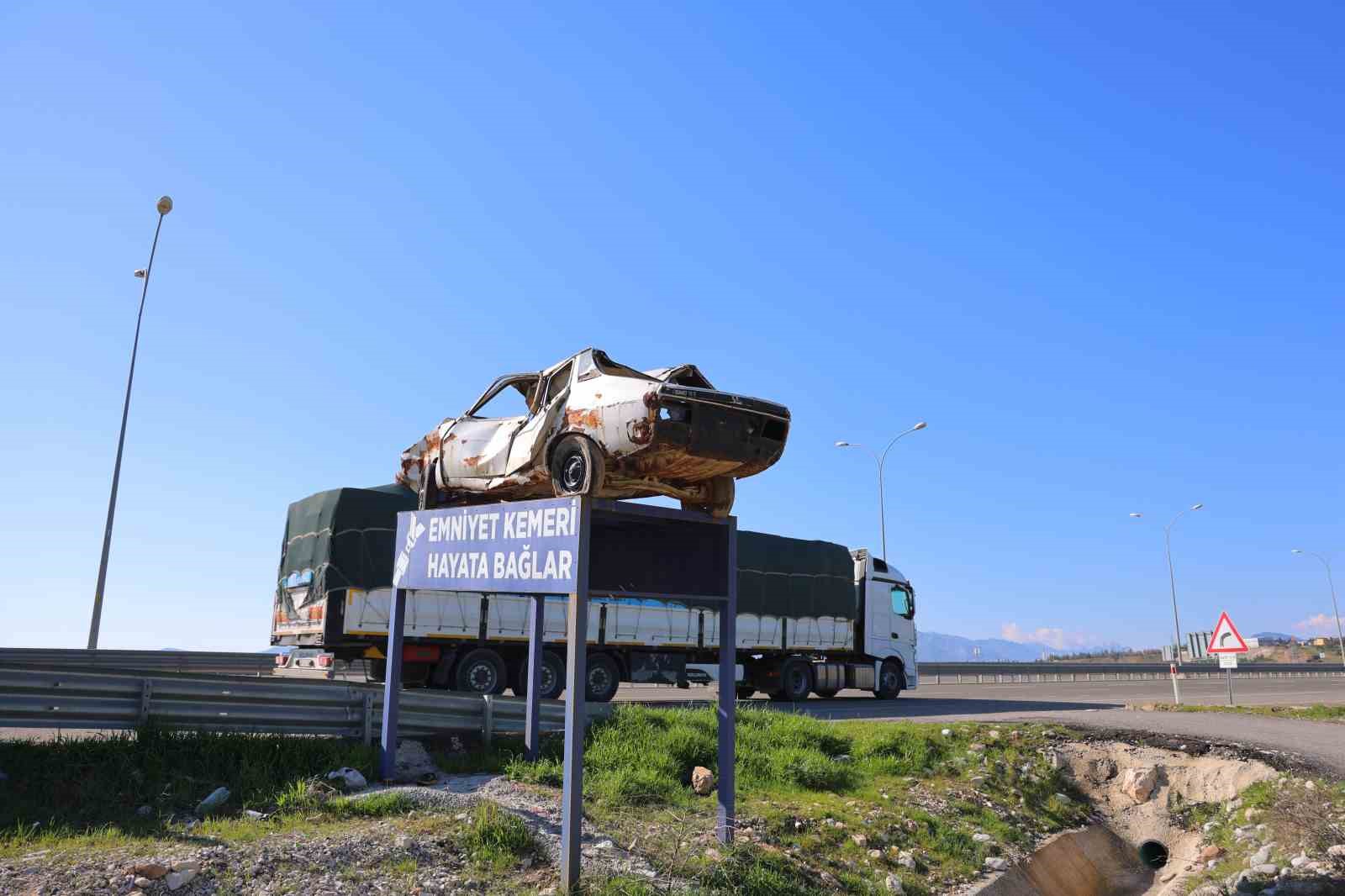 kahramanmarasta kaza yapmis araclarla trafik farkindaligi olusturuluyor 1 LQDXPEXB