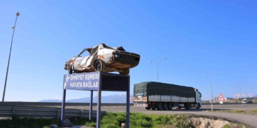 kahramanmarasta-kaza-yapmis-araclarla-trafik-farkindaligi-olusturuluyor-CTEz4ccN.jpg