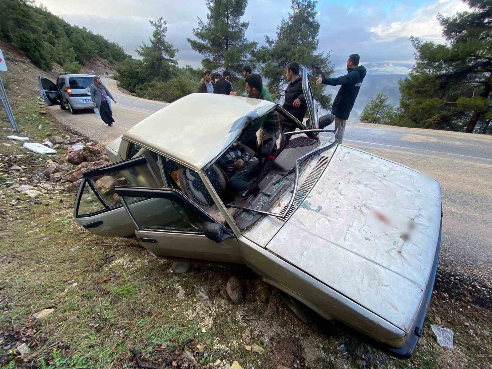 kahramanmarasta kopan kaya parcasi otomobile isabet etti 2si agir 4 yarali 1