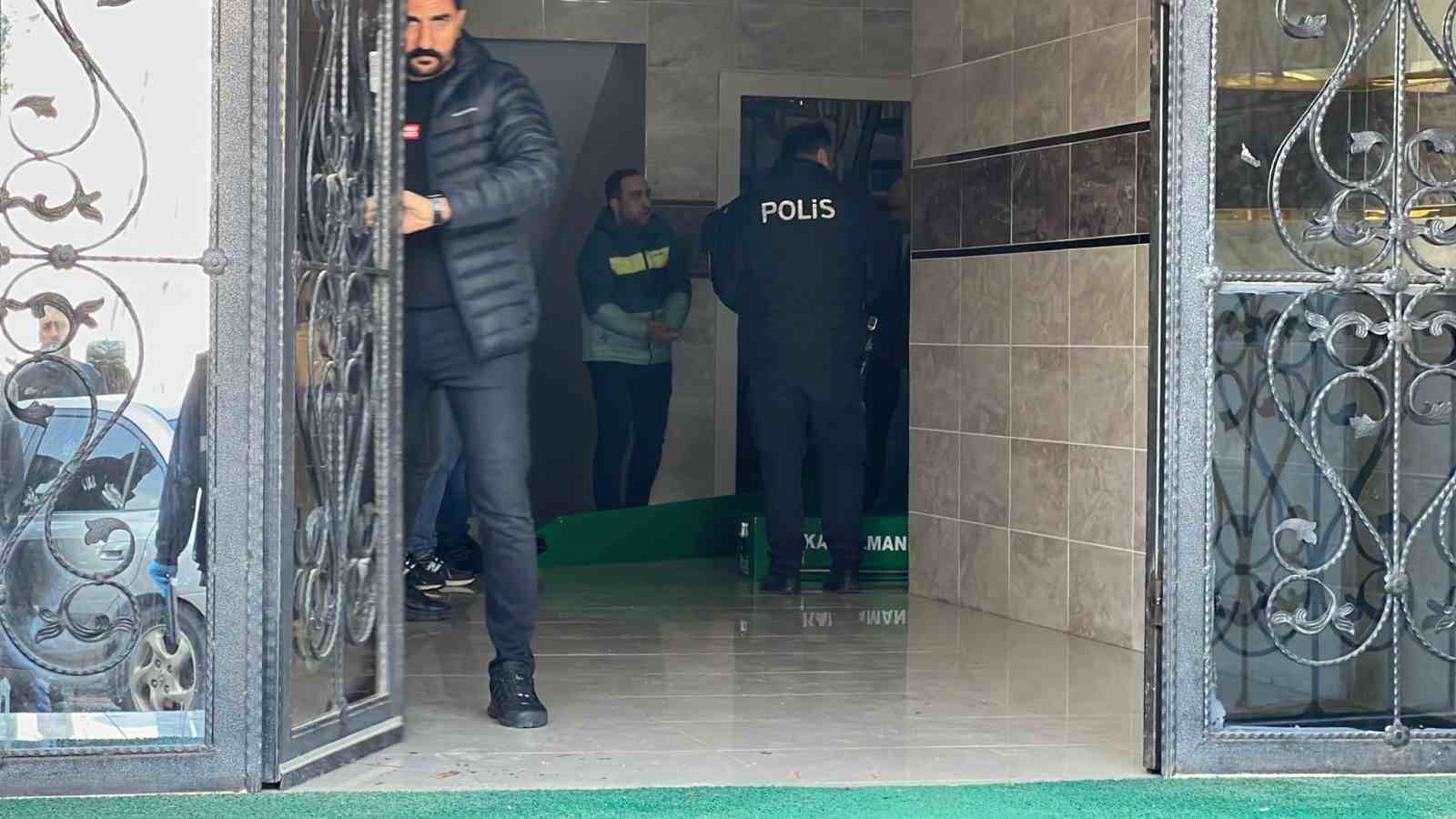 kahramanmarasta madde bagimlisi genc babasini bicaklayarak oldurdu 4