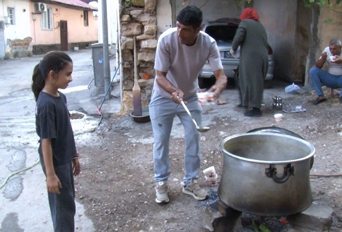 kahramanmarasta mahalle sakinleri muharrem ayinda kazan basinda bulustu 1 UGR5nX8w
