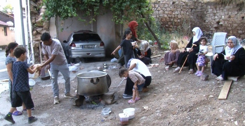 kahramanmarasta mahalle sakinleri muharrem ayinda kazan basinda bulustu 4 hjVvlStu