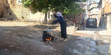 kahramanmarasta-mahalle-sakinleri-muharrem-ayinda-kazan-basinda-bulustu-ILC2fGiJ.jpg