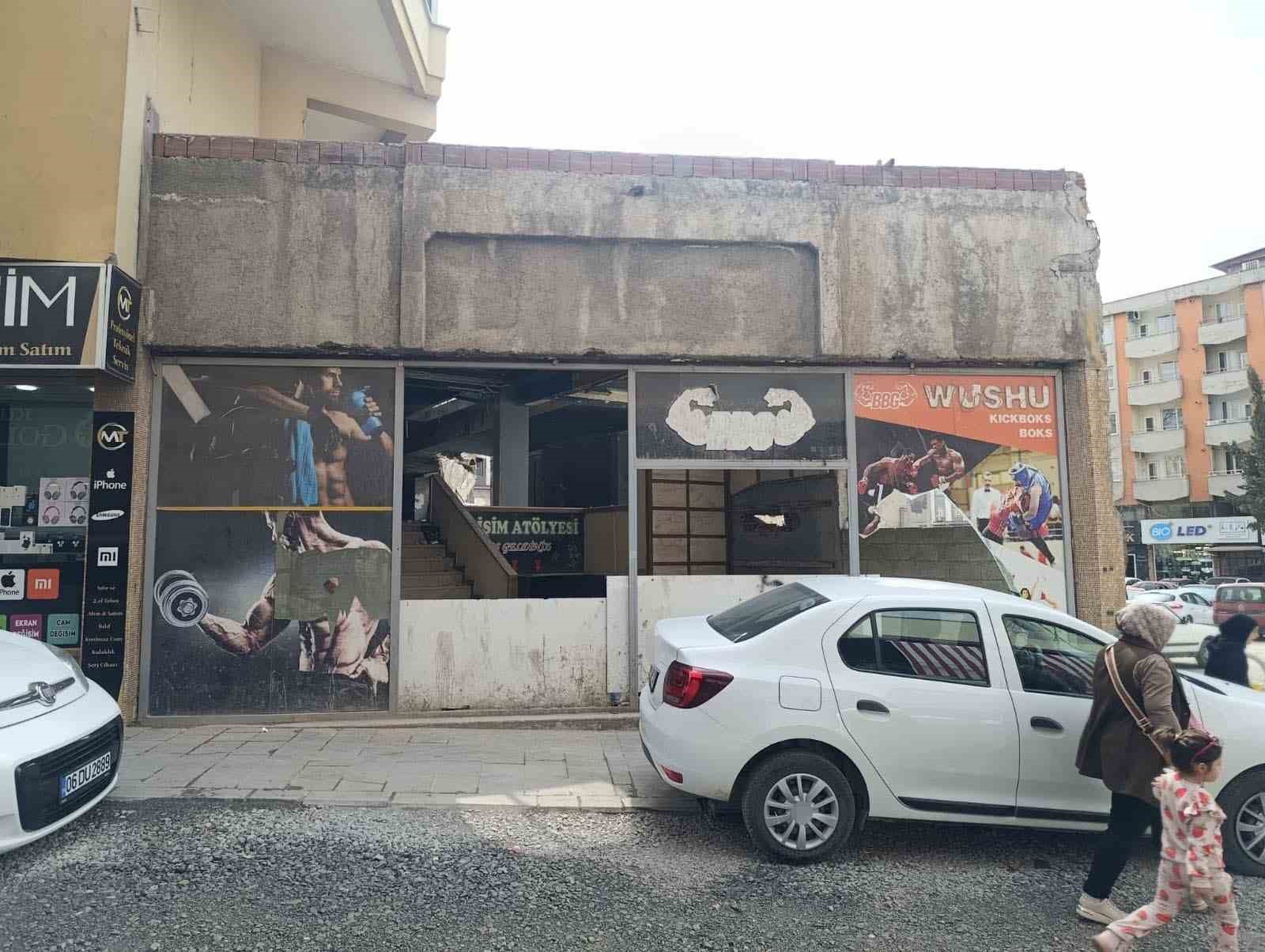 kahramanmarasta metruk binalar korku saciyor 2 ZHikm7Mj