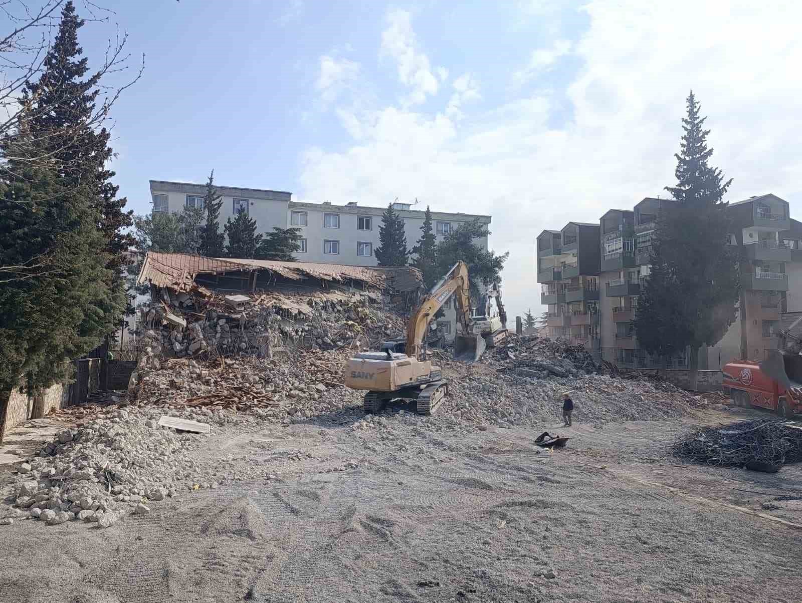 kahramanmarasta metruk binalar korku saciyor 4