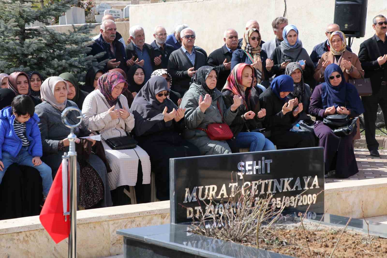 Kahramanmaraş’ta Muhsin Yazıcıoğlu’yla birlikte düşen helikopterde vefat edenler mezarları başında anıldı 4 kahramanmarasta muhsin yaziciogluyla birlikte dusen helikopterde vefat edenler mezarlari basinda anildi 0 zMf4hcnd