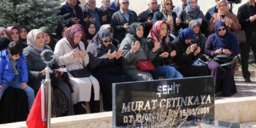 kahramanmarasta-muhsin-yaziciogluyla-birlikte-dusen-helikopterde-vefat-edenler-mezarlari-basinda-anildi-k3qwjeAe.jpg