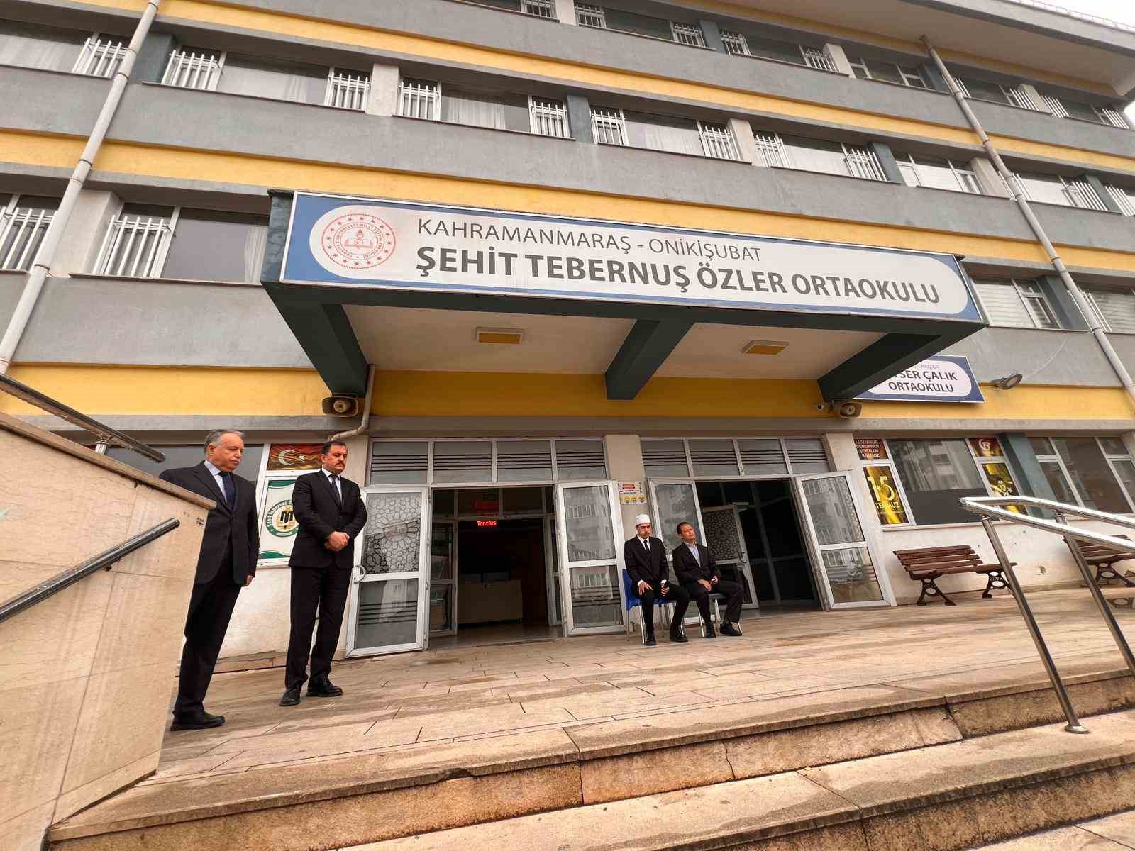 kahramanmarasta ogrenciler saldirida hayatini kaybedenler icin dua etti 5 W7i55vdY