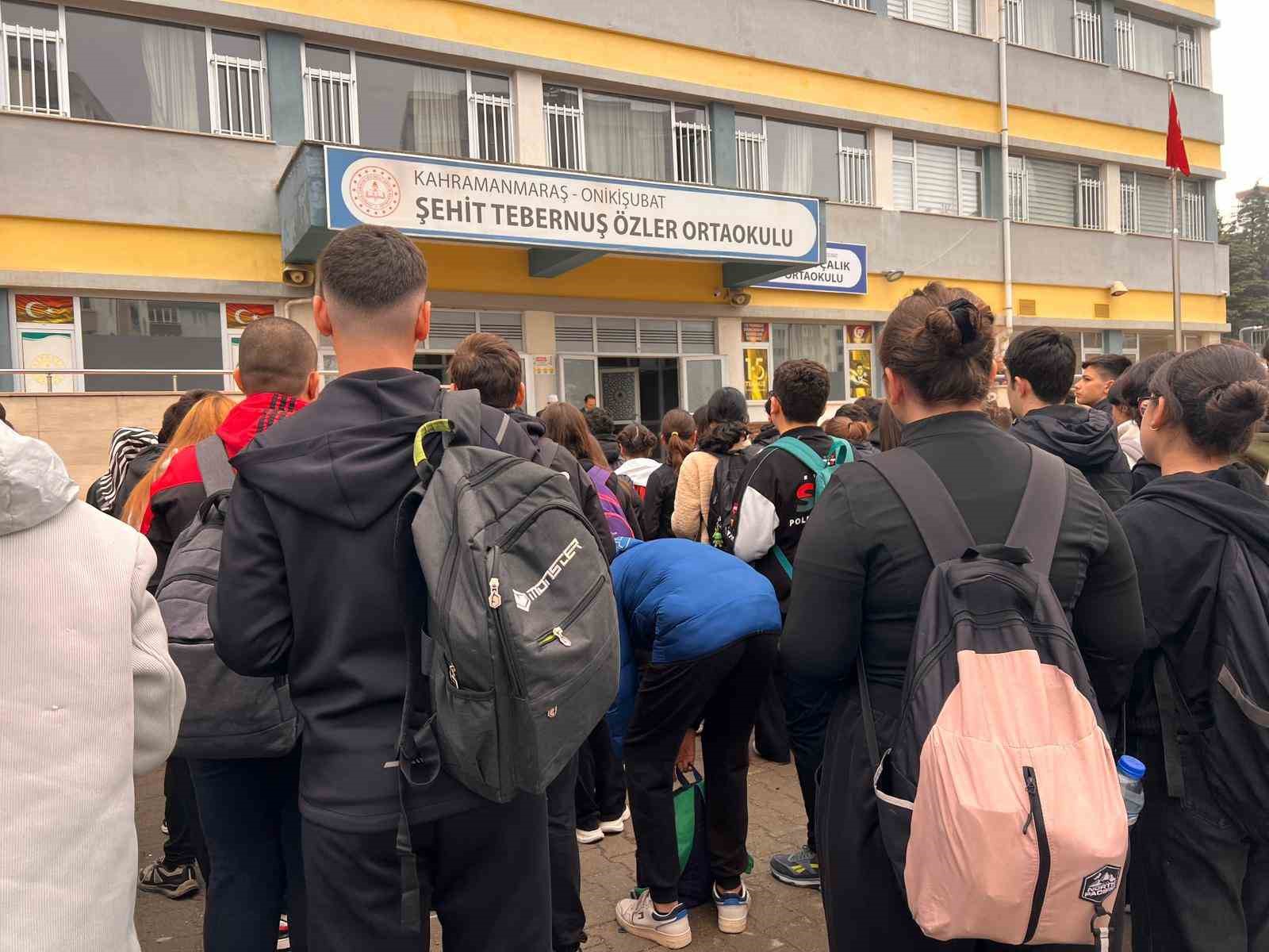 kahramanmarasta ogrenciler saldirida hayatini kaybedenler icin dua etti 8 LlnhvG7O
