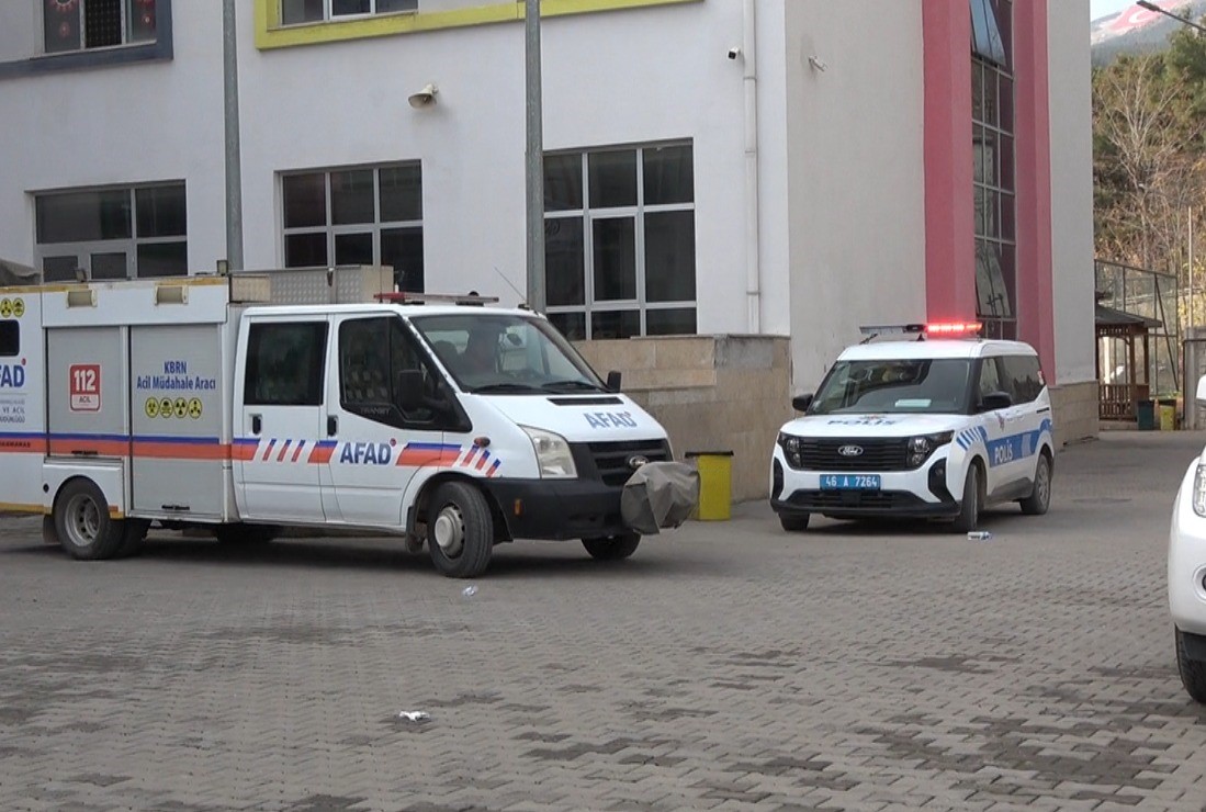 kahramanmarasta okulda koku panigi yaklasik 17 ogrenci hastaneye sevk edildi 0 33nkAIJH
