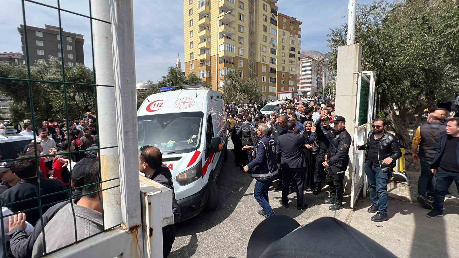 kahramanmarasta okulda silahli saldiri 4 olu 20 yarali 4 tEhCiyEO