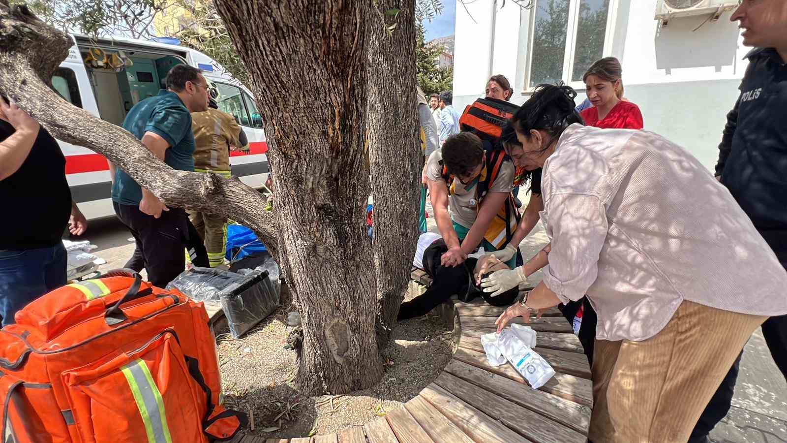kahramanmarasta okulda silahli saldiri 4 olu 20 yarali 7 rrOF4iq3