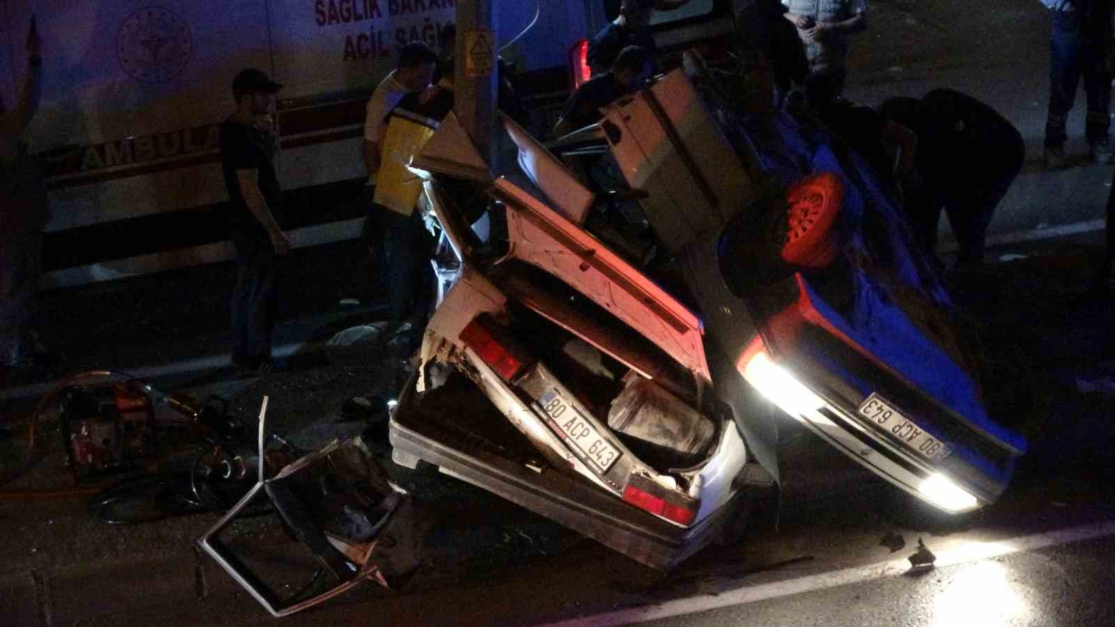kahramanmarasta otomobil direge carpti 1i agir 3 yarali 1 WMgnAgOh