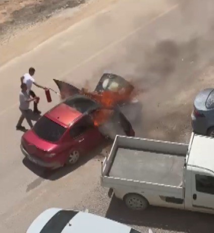 Kahramanmaraş’ta otomobil yangını 4 kahramanmarasta otomobil yangini 0 gjl2RwBe