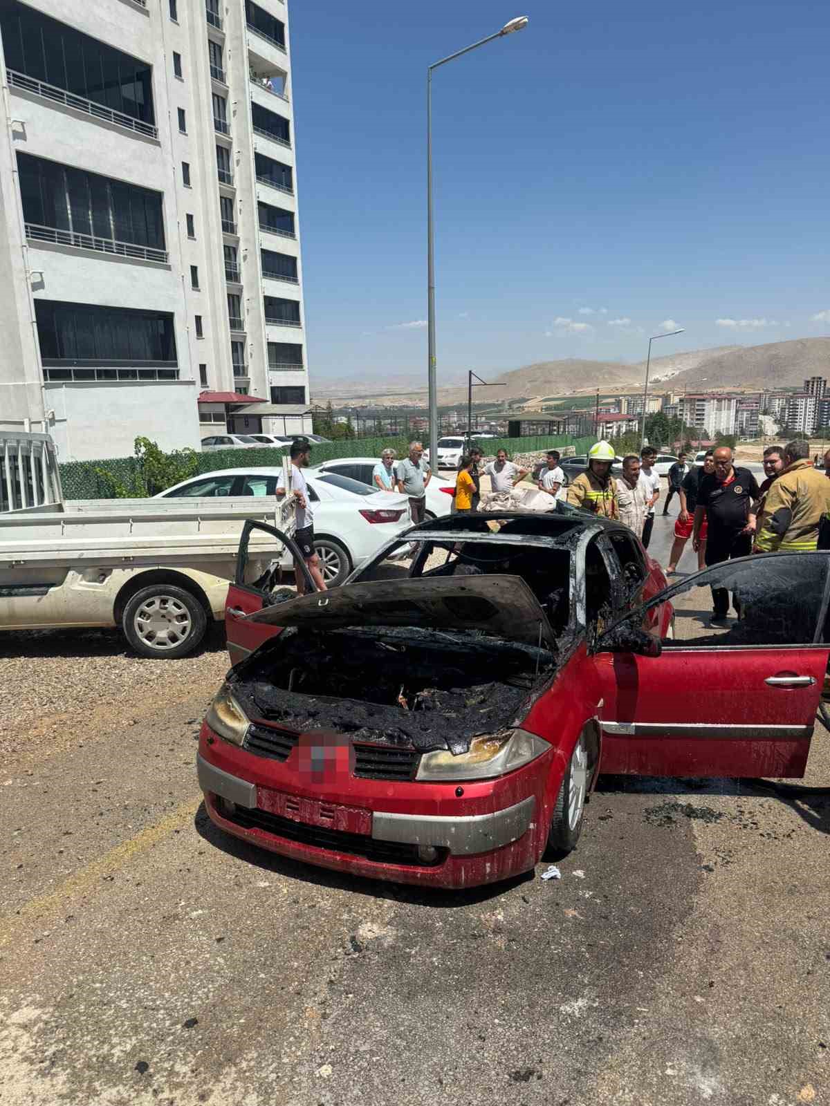 Kahramanmaraş’ta otomobil yangını 5 kahramanmarasta otomobil yangini 1 OUwyKAWq