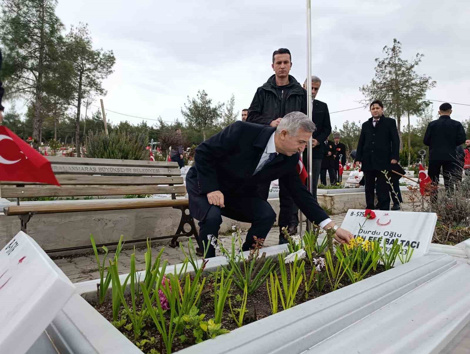 kahramanmarasta protokolden bayram oncesi sehitlik ziyareti 0 dfQNpnjJ
