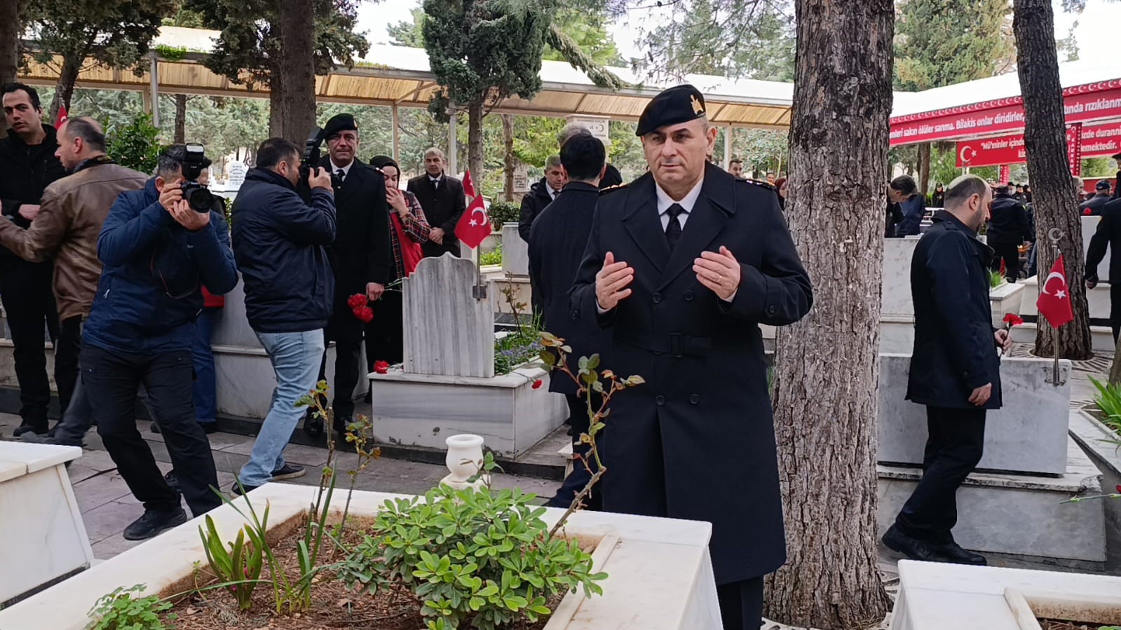 kahramanmarasta protokolden bayram oncesi sehitlik ziyareti 1 KwwRgsIr