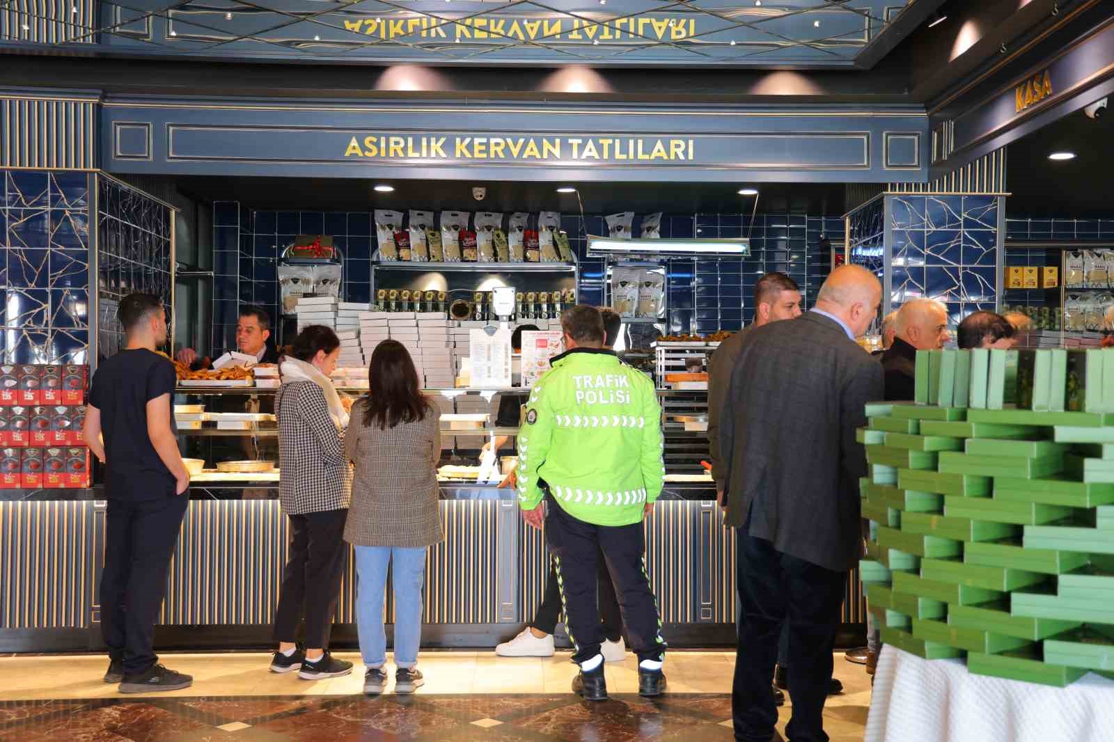 kahramanmarasta ramazan tatlilari tezgahlari susluyor 0 WakDNDbq
