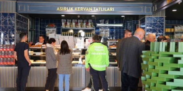 kahramanmarasta-ramazan-tatlilari-tezgahlari-susluyor-pVwW7m4Y.jpg
