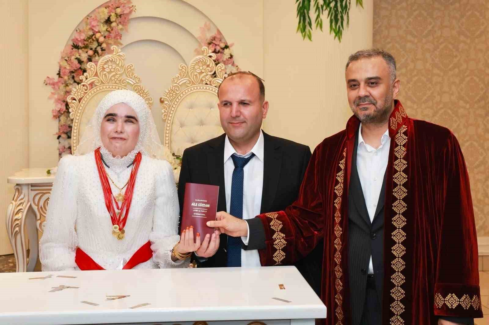 kahramanmarasta sevgi engel tanimadi gorme engelli iki ogretmen dunyaevine girdi 0 iFnKiyO9