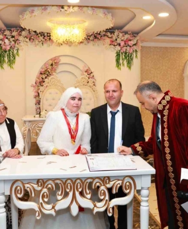 kahramanmarasta-sevgi-engel-tanimadi-gorme-engelli-iki-ogretmen-dunyaevine-girdi-Lp4k78Ni.jpg