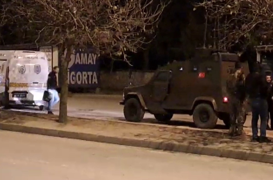 kahramanmarasta supheli aractan el yapimi patlayici cikti 1 44T64EzA