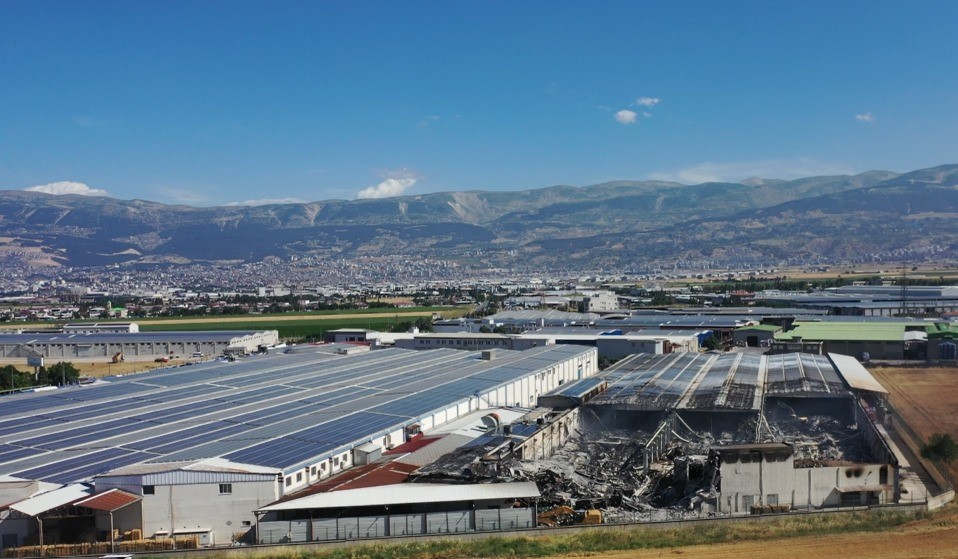 kahramanmarasta tekstil fabrikasindaki yangininin yol actigi hasar goruntulendi 2 qy9XUBjh