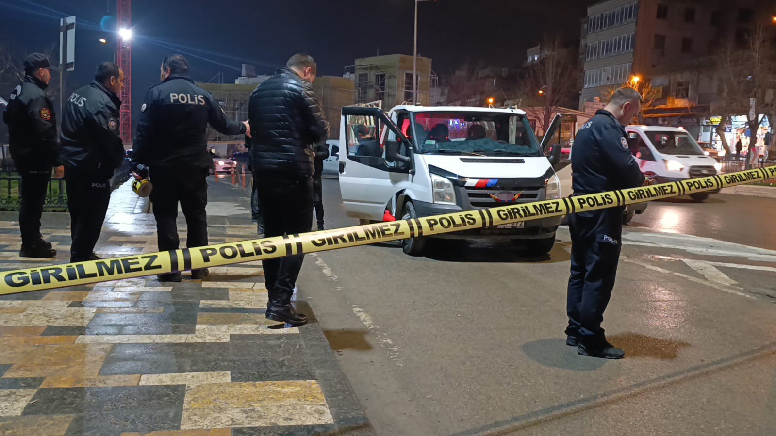 kahramanmarasta terk edilmis kamyonet panigi 0