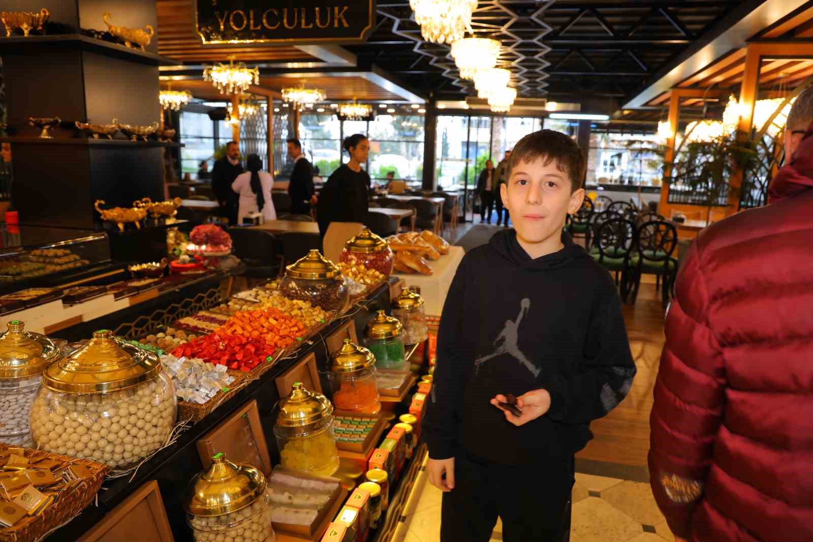 kahramanmarasta tezgahlar seker ve cikolatalarla suslendi 5