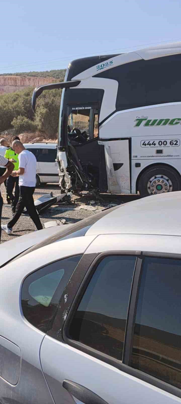 Kahramanmaraş’ta trafik kazası: 2’si ağır 4 yaralı 7 kahramanmarasta trafik kazasi 2si agir 4 yarali 3 1F96LzIP