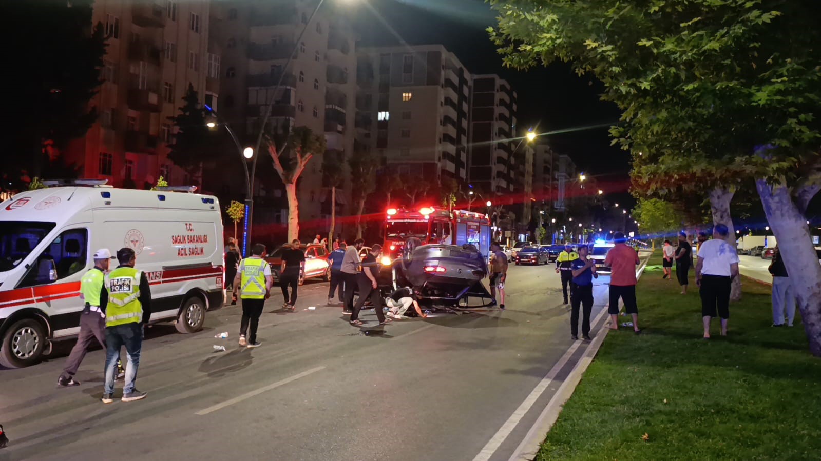 kahramanmarasta trafikte yaris kazayla bitti 5 yarali 2