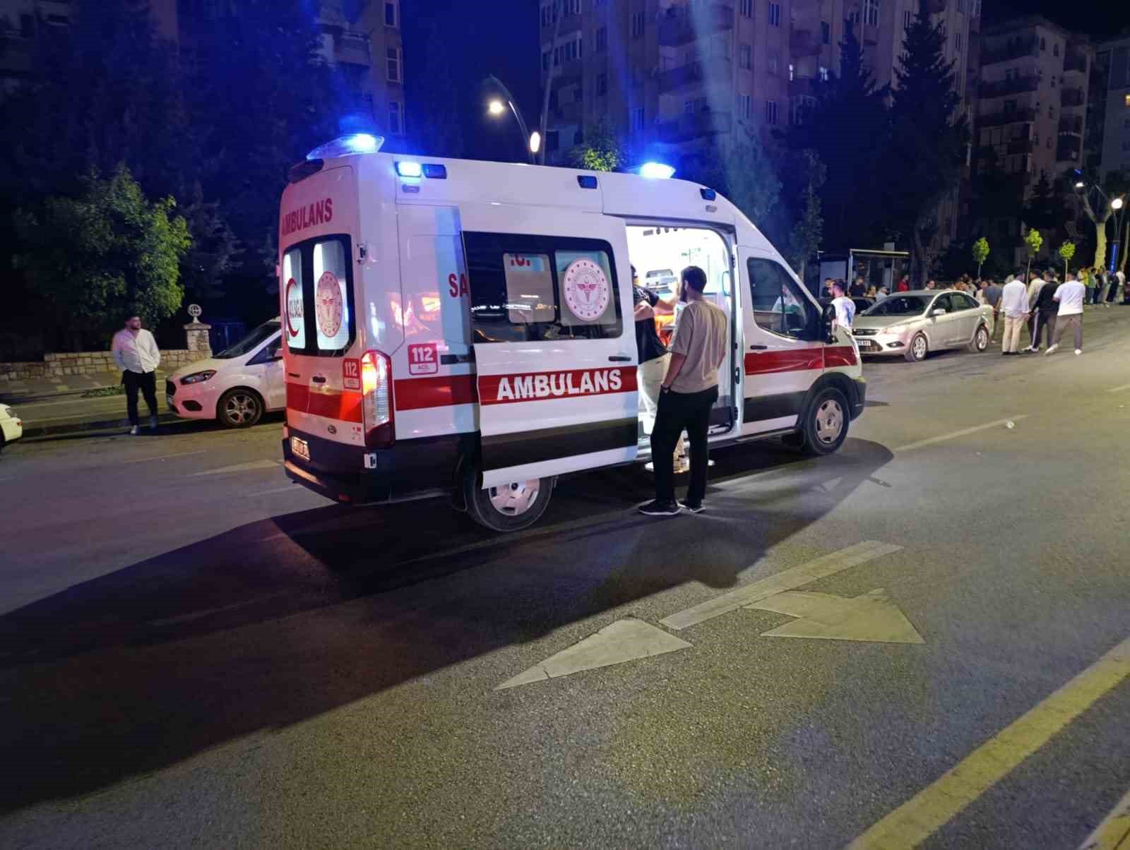 kahramanmarasta trafikte yaris kazayla bitti 5 yarali 3 niU6nwYU