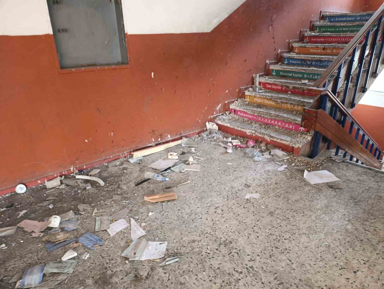 kahramanmarasta yarim asirlik okul yikilmayi bekliyor 1