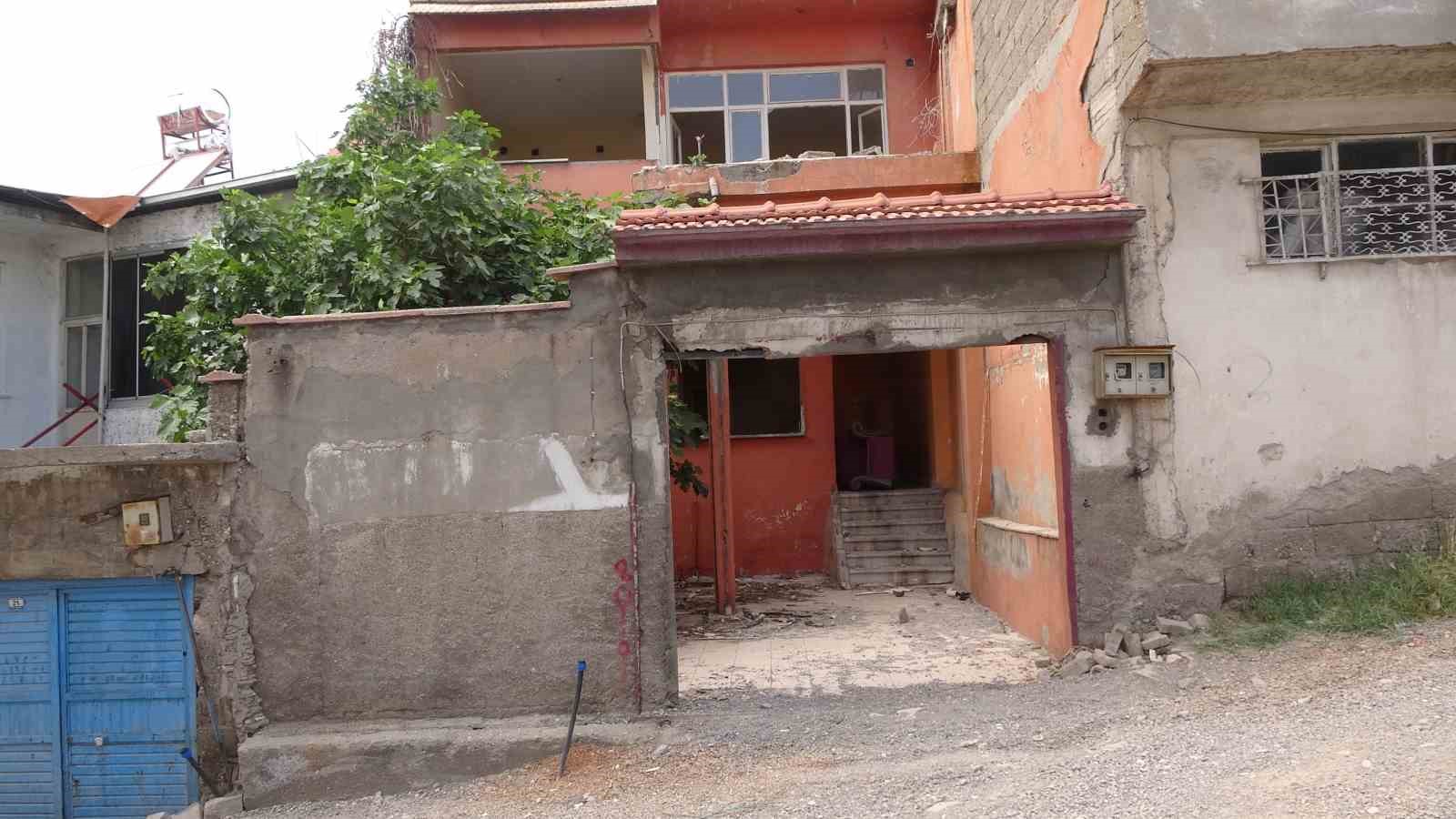 kahramanmarasta yikilmasi beklenen binalar vatandasi endiselendiriyor 1 FE4SYt2w